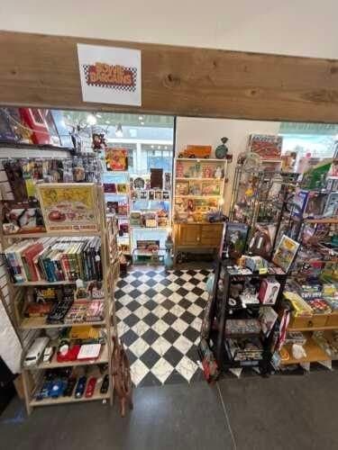 Bowie Bargains comic book store in Hillsboro, Oregon