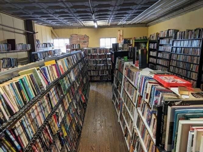 Toys R Ross comic book store in Bolivar, Missouri