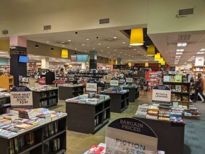 Books-A-Million Fredericksburg Virginia comic book store in Fredericksburg, Virginia