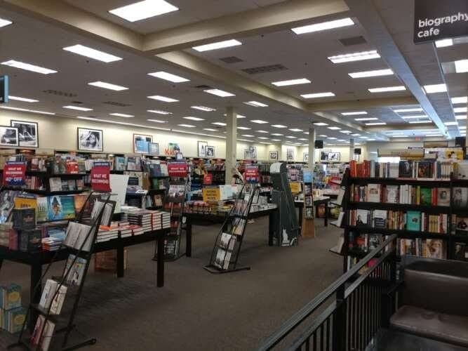 Books-A-Million Harrisonburg Virginia comic book store in Harrisonburg, Virginia
