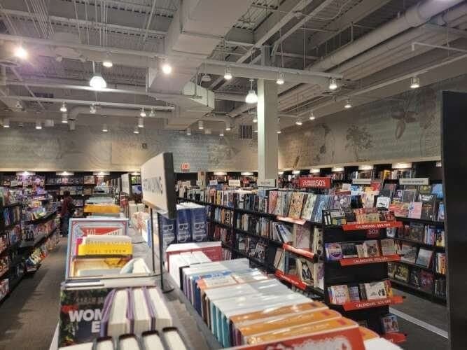 Books-A-Million Lancaster Pennsylvania comic book store in Lancaster, Pennsylvania