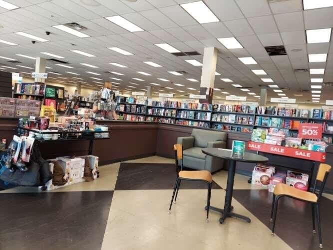 Books-A-Million Melbourne Florida comic book store in Melbourne, Florida