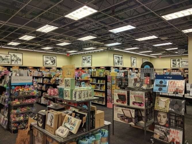 Books-A-Million Woodbridge Virginia comic book store in Woodbridge, Virginia