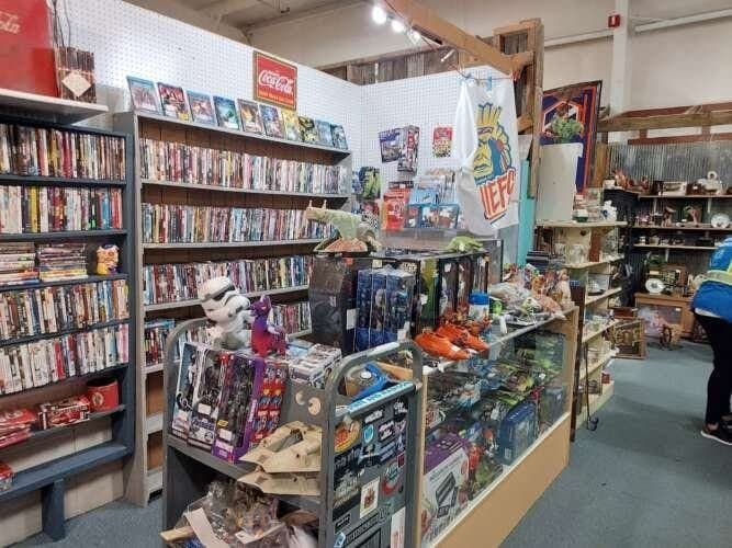 Brass Armadillo Antique Mall - Kansas City comic book store in Grain Valley, Missouri