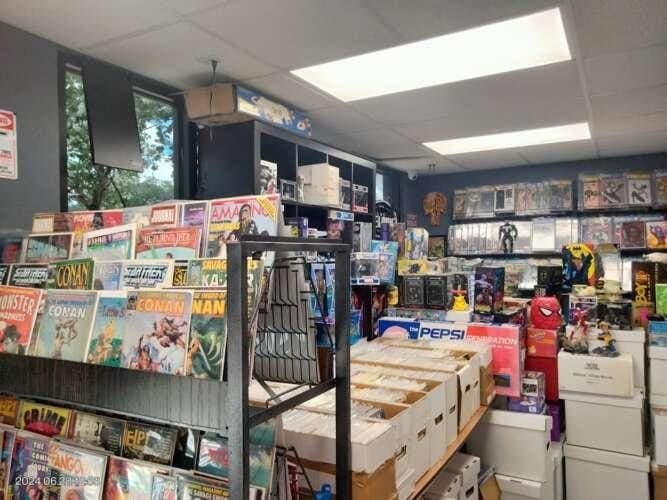 Chewmies Comics & Collectibles comic book store in Tampa, Florida