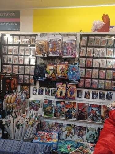Retro Trading Cards & Collectibles comic book store in Gary, Indiana