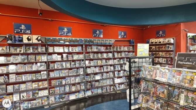 Comic book store in Springfield EntertainMART