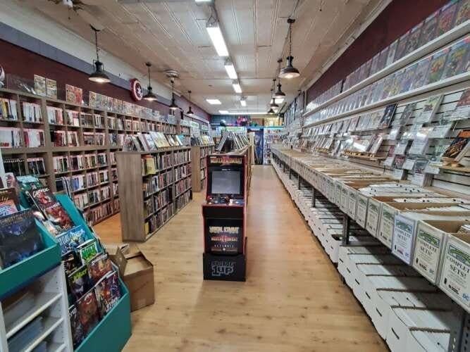 Comic book store in Williston Park Grasshoppers Comics
