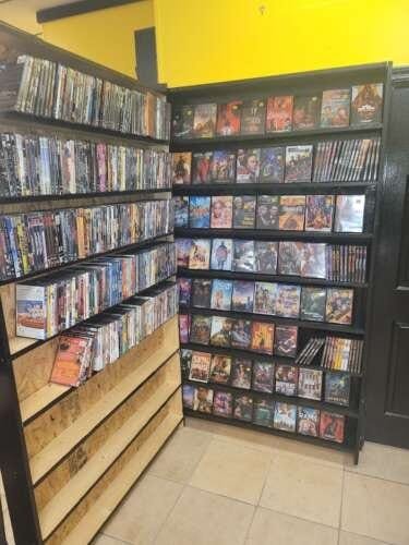 Comic book store in Helen Southern Fried Vinyl Records / Media Mania of Helen