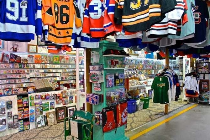 Comic book store in Bradenton S&T Collectibles: Sports Cards/Memorabilia Comic Books Pokemon MTG and More