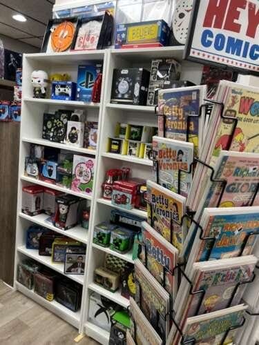 Comic book store in Riverview Comix Oasis 2